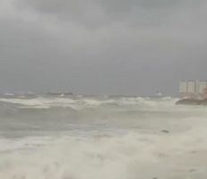 إغلاق الموانئ في اللاذقية وطرطوس بسبب الأحوال الجوية