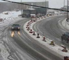 إعادة فتح الطريق الدولي بين سورية ولبنان بعد إغلاقه بسبب تساقط الثلوج