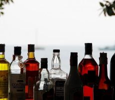 وفاة أكثر من مئة شخص في الهند بعد تناولهم مشروبات كحولية مغشوشة
