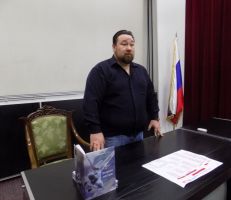 سكرتير اتحاد الكتاب الروس في دمشق لتوقيع كتاب (سماء سوريا الصافية) (فيديو)