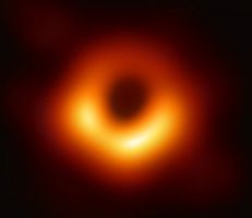 نشر  أول صورة على الإطلاق لثقب أسود يقع في مجرة بعيدة