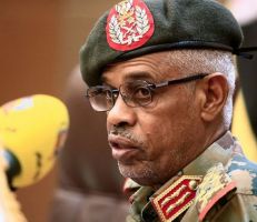 الجيش السوداني يعلن عزل البشير بعد مظاهرات شعبية