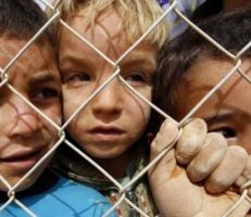 ديلي تلغراف: عشرات الأطفال البريطانيين يعيشون في مخيمات اللاجئين في سوريا