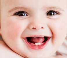 ما أهمية الأسنان اللبنية عند طفلك