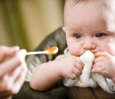 "المكملات الغذائية" خطر يهدد حياة طفلك