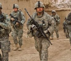 الجيش الأمريكي ينفي إجلاء موظفين من قاعدة بالعراق