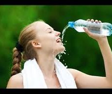 "شرب الماء" لعلاج حرقة المعدة