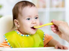 منظمة الصحة تحذر من الأغذية الصناعية المقدمة للأطفال