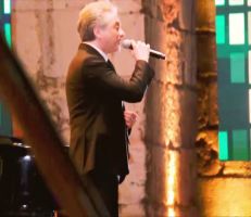 مروان خوري يغني الحب للسوربين من قلعة دمشق(فيديو)