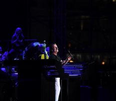 الموسيقار" Yanni" يأسر القلوب في مهرجان بيروت