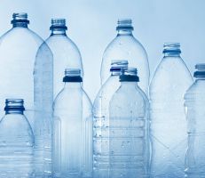 ما هي مخاطر المياه المعبَّأة في عبوات بلاستيك؟