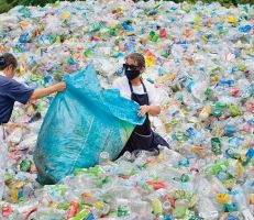 "قرية فلبينية" تبادل الأرز بالقمامة بهدف التخلص من النفايات