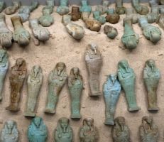 تفاصيل اتهام قنصل إيطالي في مصر بتهريب آلاف القطع الأثرية
