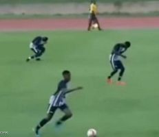 أثناء مباراة كرة قدم البرق يصعق لاعبين في جامايكا (فيديو)