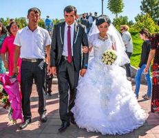 أوزبكستان تحدد قيوداً صارمة على مصاريف الزواج