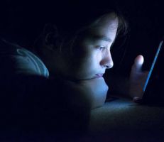 حماية الأطفال في العالم الافتراضي، مع من يتحدث أطفالكم عبر الإنترنت؟
