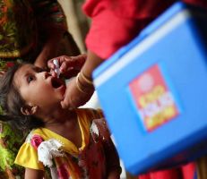 القضاء على سلالتين من مرض شلل الأطفال بشكل كامل ولكن نهاية المرض لا تزال بعيدة