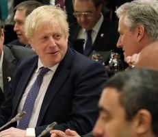 رئيس الوزراء البريطاني لبوتين: لا تطبيع للعلاقات مع روسيا