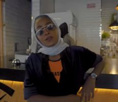 "بنت مكة 2020" أغنية راب لفتاة سعودية تثير غضب السعوديين  (فيديو)