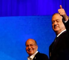 رئيس المعارضة الإسرائيلية بيني غانتس يفوز بالدعم اللازم لتشكيل الحكومة