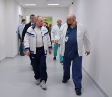 بوتين يزور مشفىً مخصصاً لمرضى فيروس كورونا في موسكو (فيديو)