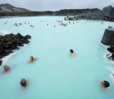 الايسلنديون يفضلون حمام الجليد على الحمام الساخن