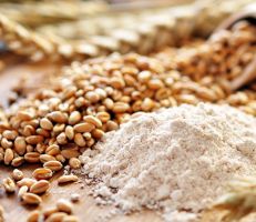 قرار حكومي يسمح باستيراد دقيق القمح لجميع المستوردين من تجار وصناعيين