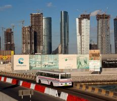 أبوظبي تستأنف خدمات النقل بالحافلات يوم السبت