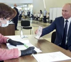 فلاديمير بوتين يفوز بتصويت قد يسمح له بالحكم حتى عام 2036
