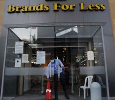 متاجر التجزئة اللبنانية الكبرى تغلق أبوابها بسبب الأزمة الاقتصادية