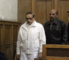 محكمة النقض في مصر تتحفظ على صفوت شريف بعد تسليم نفسه للأمن