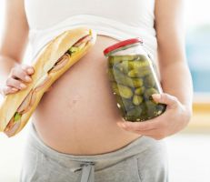 السبب المدهش في رغبة الحوامل الشديدة بأطعمة محددة
