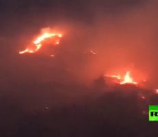 حريق يأتي على مساحات كبيرة من الأراضي الزراعية في ريف حماة (فيديو)