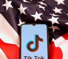 الصين تصف محاولات ترامب فرض بيع تطبيق TikTok لمايكروسوفت بالسرقة المكشوفة..