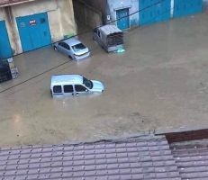 أمطار غزيرة تغرق أحياء وطرقات في الجزائر