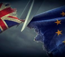 جونسون يتّهم الاتحاد الأوروبي بالسعي لفرض حصار غذائي على بريطانيا