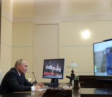 بوتين يكشف عن اسم "أب" منظومة "أفانغارد" الروسية المستحدثة