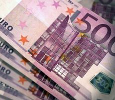 اليورو يصعد أمام الدولار إلى أعلى مستوى في نحو أسبوعين