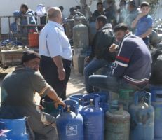تأخر استلام أسطوانات الغاز في حماة وريفها وسعر الأسطوانة في السوق السوداء يصل لـ13 ألف ليرة