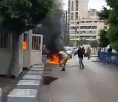 مواطن لبناني يحرق نفسه أمام مركز للضمان الاجتماعي