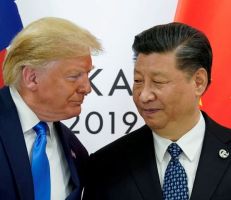ترامب يمنع الأمريكيين من الاستثمار في شركات مرتبطة بالجيش الصيني