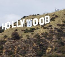 توقيف ستة أشخاص إثر تعديل أحرف لافتة هوليوود الشهيرة