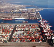 إنشاء خط شحن بحري منتظم بين إيران وسورية لنقل البضائع بين ميناء بندر عباس واللاذقية