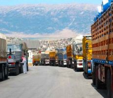 رسوم باهظة وخسائر كبيرة تطال الشاحنات السورية في معبر جابر الأردني .