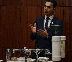 طالب مصري يخترع جهازاً ثورياً ويحصد جائزة عالمية