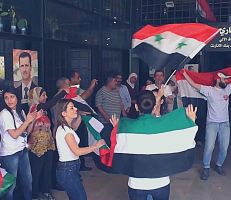 رسائل وأماني محملة بالورود للرئيس السوري القادم في اليوم الموعود للعرس الوطني في دمشق (فيديو)