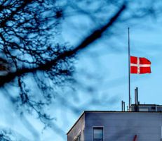 الدنمارك تصدر قانونا يسمح لها بإرسال طالبي اللجوء إلى الخارج .