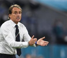 مدرب إيطاليا يحذر لاعبيه من نشوة الانتصار قبل مواجهة إسبانيا