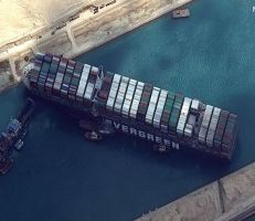سفينة الحاويات العملاقة "إيفرغيفن" تغادر المياه المصرية