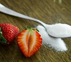 دراسة علمية: شركات صناعة السكر رشت العلماء لاخفاء أضرار السكر وإلقاء اللوم على الدهون